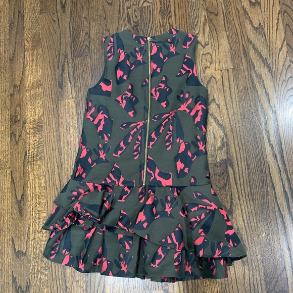 Like New Banana Republic Ruffle Dress Size 00 Petite - Picture 4 of 5